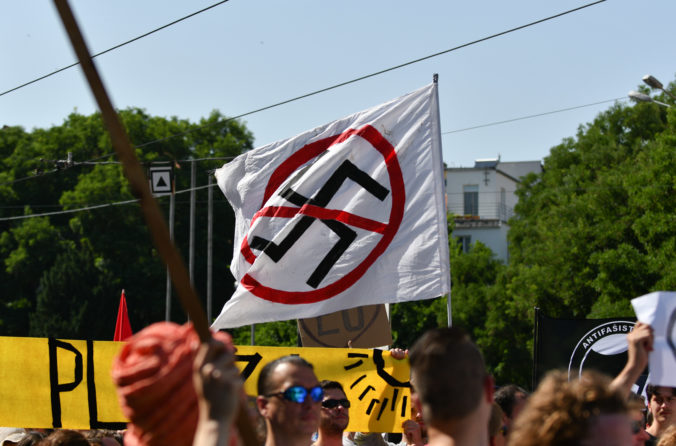 Nemecká vláda sa snaží zastaviť štátne financovanie okrajovej neonacistickej strany