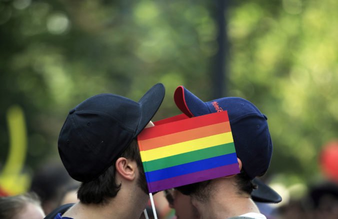 Pätina homosexuálov zažila diskrimináciu na pracovisku, prieskum odhalil aj postoje Slovákov