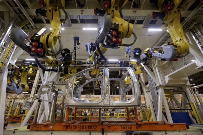 Automobilka Ford sa pri logistike v halách spolieha na roboty