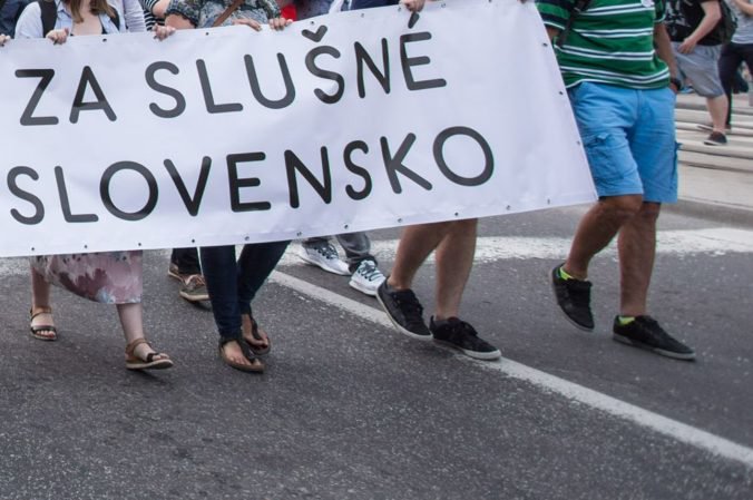 Iniciatíva Za slušné Slovensko si sype popol na hlavu, jej chybu využili politici