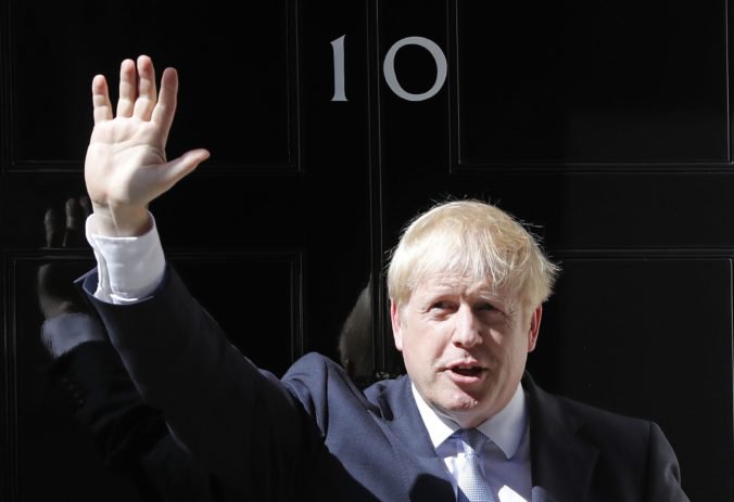 Nový britský premiér Johnson reformuje vládu, odchádza viac ako polovica Mayovej ministrov