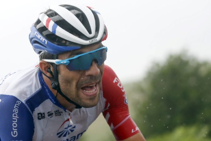 Pinot odstúpil z Tour de France so slzami v očiach, môže za to prudká bolesť v ľavej nohe