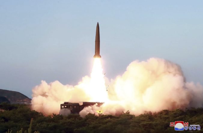Video: Vodca Kim potvrdil test nového typu riadenej strely, bolo varovaním pre Južnú Kóreu
