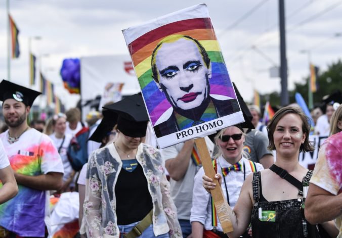 Video: Desaťtisíce ľudí pochodovali v Berlíne na dúhovom pochode a oslavovali LGBT komunitu