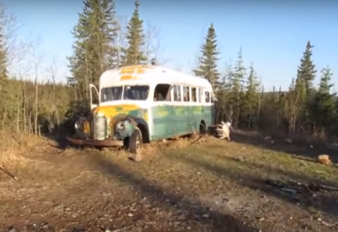 Bieloruska sa pokúšala dostať k slávnemu autobusu na Aljaške, ale strhla ju voda a zahynula