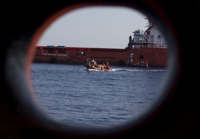 Grécko bude monitorovať migrantov pomocou bezposádkovej vzducholode od Frontexu