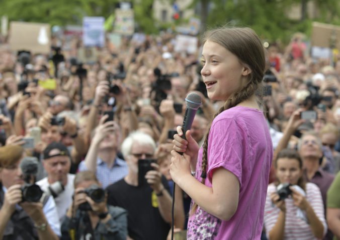 Mladá aktivistka Greta Thunberg pocestuje na klimatickú konferenciu do USA jachtou