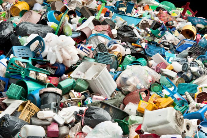 Kambodžská vláda nariadila firme vrátiť kontajnery s plastovým odpadom naspäť do USA a Kanady