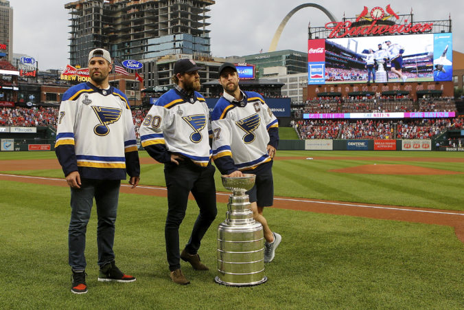 Hráči St. Louis Blues si užívajú dni so Stanley Cupom, sú vynaliezaví a niektorí kontroverzní