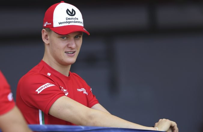 Mick Schumacher si pripísal prvé víťazstvo v kariére v pretekoch formuly 2