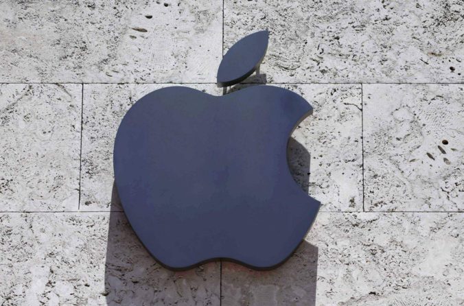 Nové clá voči Číne by mohli poškodiť firme Apple, predaj smartfónov by mohol výrazne klesnúť