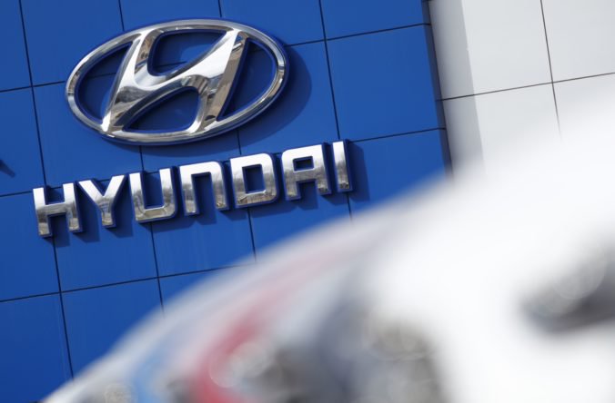 Hyundai predstavil hybrid Sonata so solárnou strechou na dobíjanie batérie