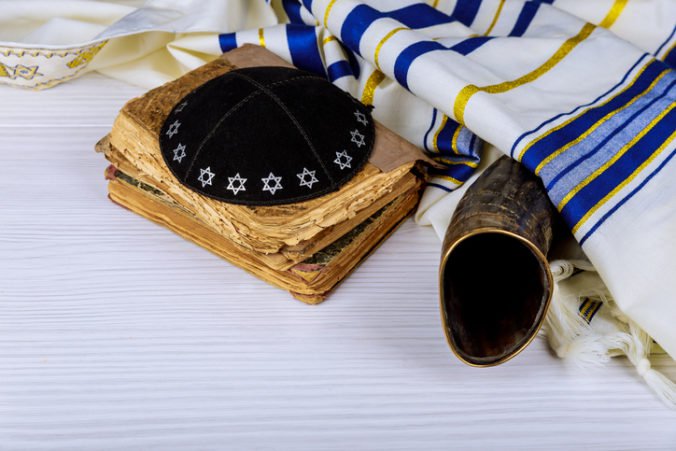 Na rabína po ceste zo synagógy kričali antisemitské nadávky, žena potom opľula jeho syna