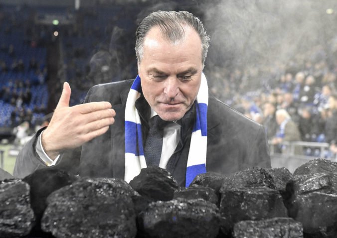 Clemens Tönnies dočasne nebude šéfom Schalke, rasistickými výrokmi porušil hodnoty klubu