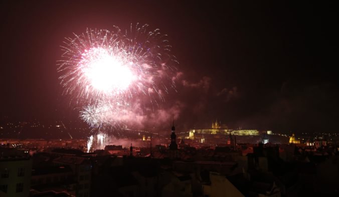 Tradičný ohňostroj v Prahe na Nový rok nebude, ako alternatívu zvolia videomapping