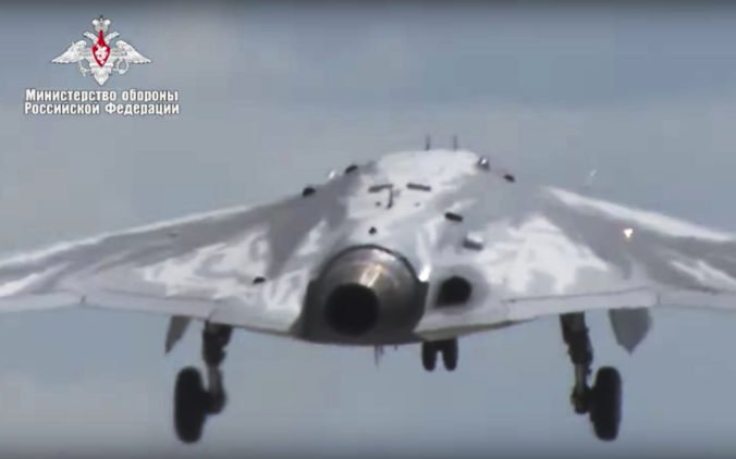 Video: Nový ruský vojenský dron Ochotnik má za sebou prvý úspešný let, je neviditeľný pre radary