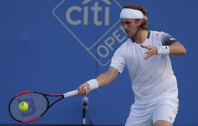 Lukáš Lacko zvládol tajbrejky a v osemfinále turnaja v Aptose vyzve jednotku „pavúka“ Lukáš Lacko zvládol tajbrejky a v osemfinále turnaja v Aptose vyzve jednotku „pavúka“