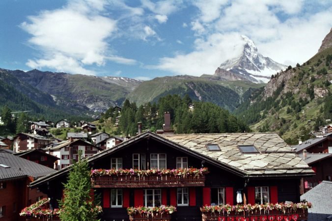 Pri zostupe z Matterhornu zahynul horolezec, z výšky asi 200 metrov spadol na skaly