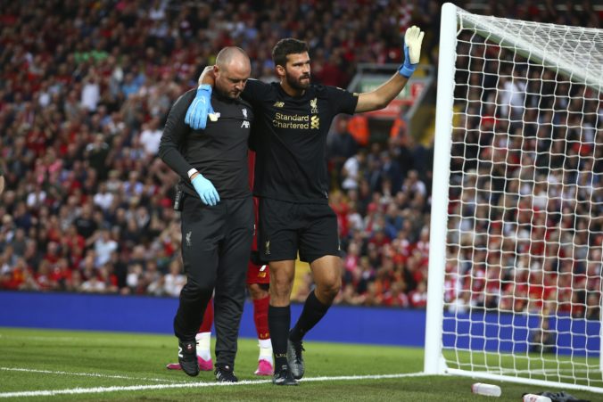 Alisson bude Liverpoolu chýbať niekoľko týždňov, jeden z najlepších brankárov si poškodil lýtko