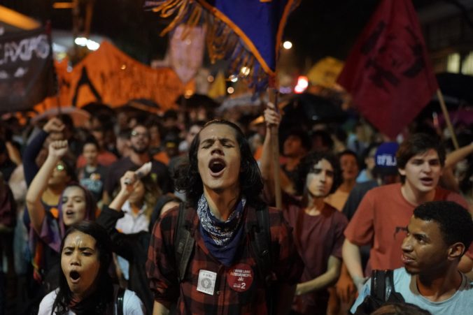 Tisícky učiteľov a študentov vyšli v Brazílii do ulíc a protestovali proti škrtom v rozpočte školstva