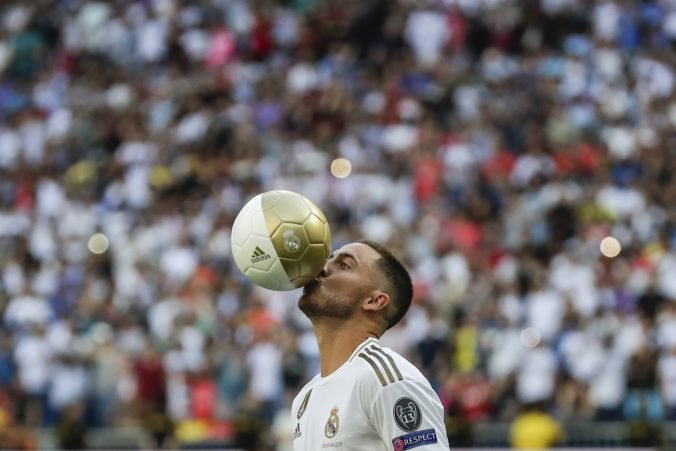 Eden Hazard si pre zranenie stehenného svalu musí počkať na súťažný debut za Real Madrid