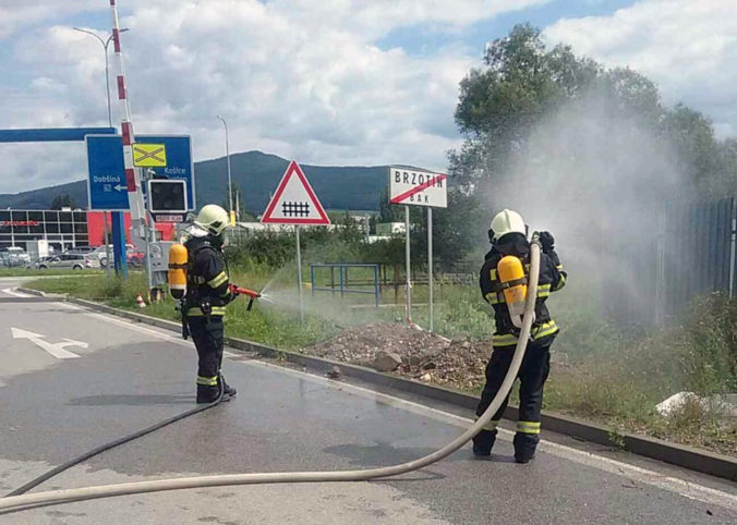 Foto: Pri výkopových prácach v Rožňave došlo k masívnemu úniku plynu, evakuovali desiatky ľudí