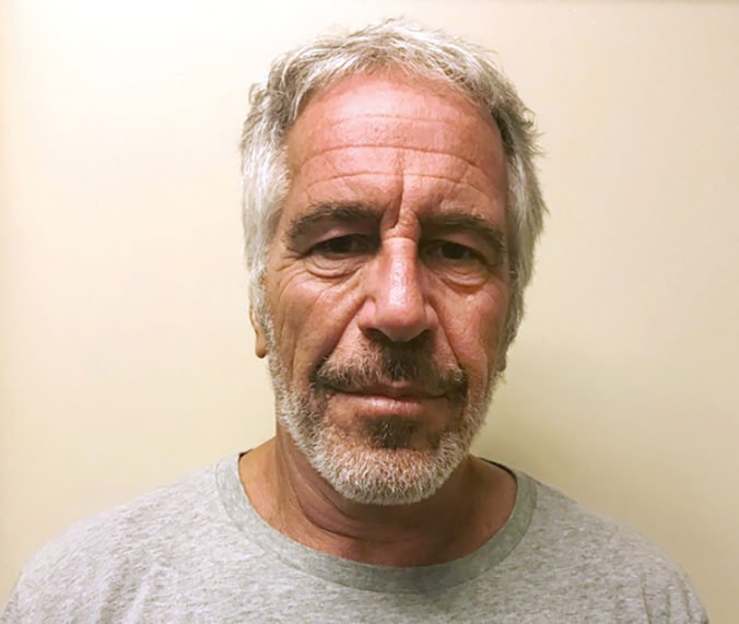Pitva odhalila príčinu smrti finančníka Epsteina, ktorý čelil obvineniam zo sexuálnych zločinov