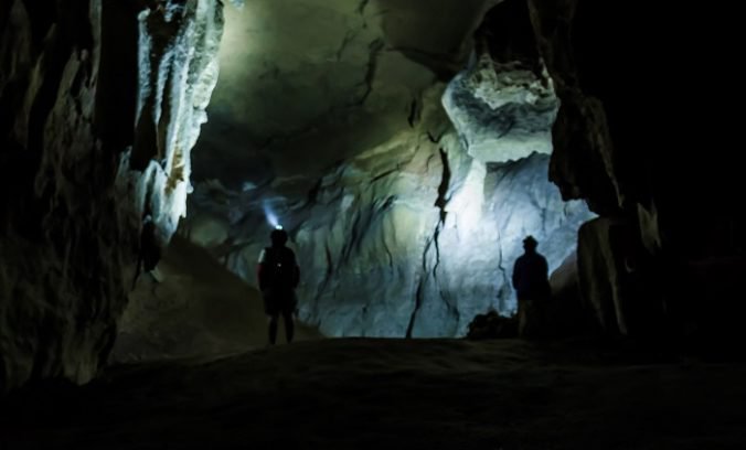 Dvaja speleológovia uviazli v najhlbšej jaskyni v Tatrách, záchranári sa strachujú o ich život