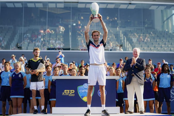 Medvedev si vo finále v Cincinnati poradil s Goffinom, teší sa z druhého titulu v roku