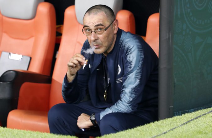 V úvodných zápasoch Serie A bude na lavičke Juventusu chýbať tréner, Sarri bojuje so zápalom pľúc