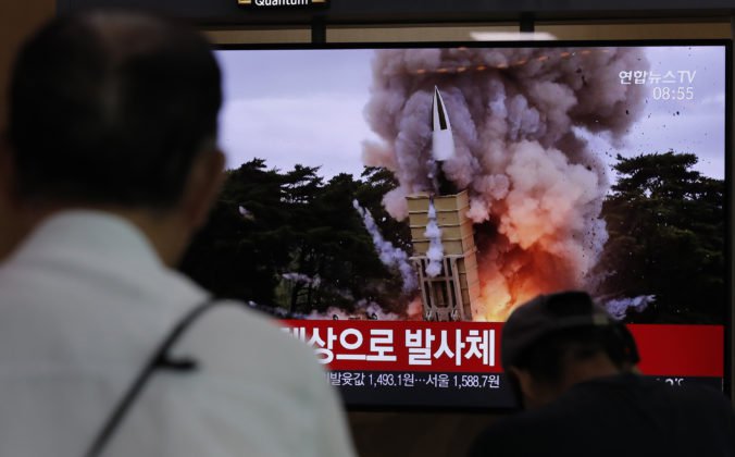 Severná Kórea opäť testovala dve rakety krátkeho doletu, leteli stovky kilometrov