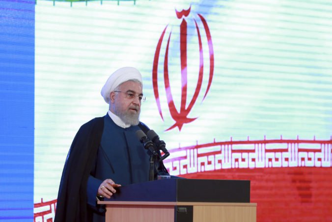 Iránsky prezident je ochotný rokovať s Trumpom, len ak USA zrušia sankcie voči Teheránu