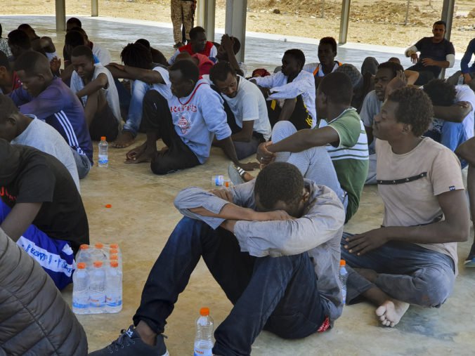 V Stredozemnom mori sa prevrhla loď s migrantmi, podľa IOM je najmenej 40 osôb nezvestných