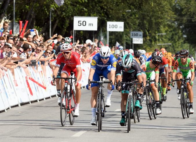 Vuelta je už bez Kruijswijka, koncovka utorkovej 4. etapy patrila Jakobsenovi