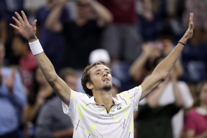 Video: Medvedev zdolal na US Open Lópeza, arogantným správaním si od divákov vyslúžil bučanie