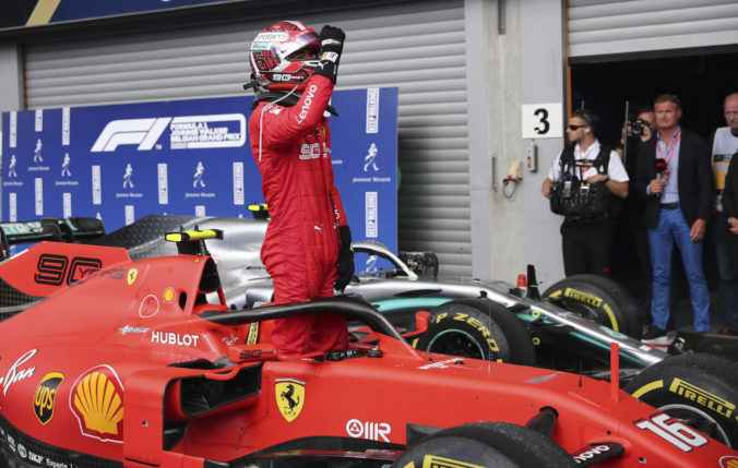 Video: Veľká cena Belgicka priniesla drámu, Leclerc sa teší z premiérového triumfu v F1