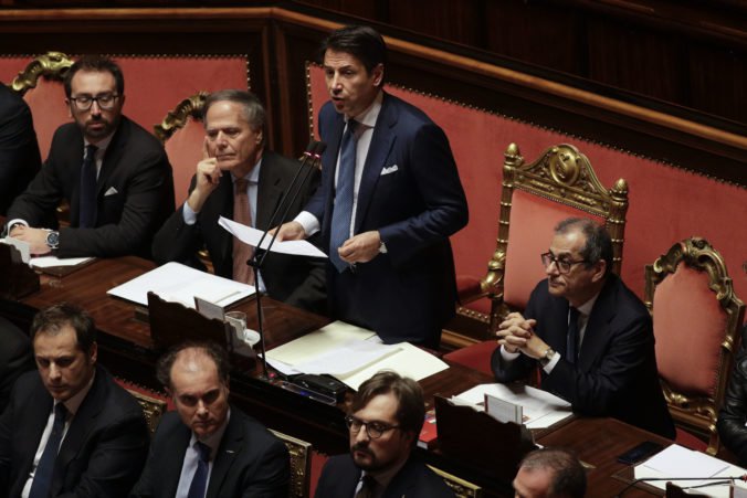 Talianske Hnutie piatich hviezd hlasuje o tom, či vstúpi do koalície s Demokratickou stranou