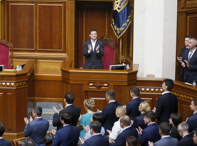 Ukrajinský parlament zrušil poslaneckú imunitu, bol to jeden zo sľubov prezidenta Zelenského