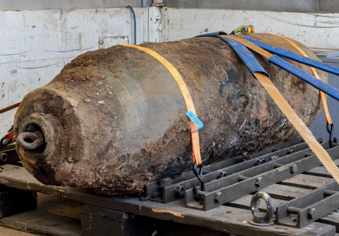 V Hannoveri a Kolíne nad Rýnom zneškodnili bomby z druhej svetovej vojny, evakuovali tisíce ľudí