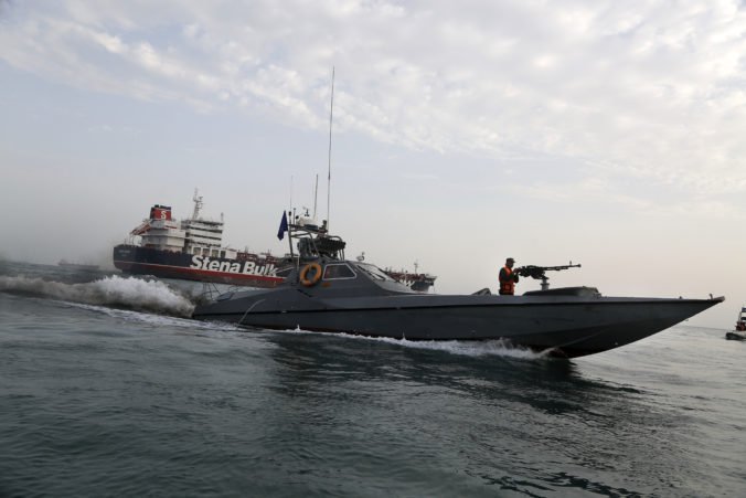 Irán prepustil sedem členov posádky tankera, ktorý zadržali v Hormuzskom prielive