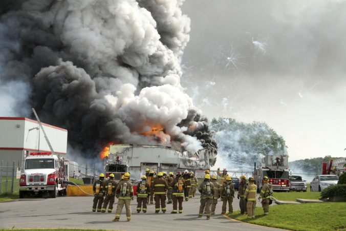Továrňou na zábavnú pyrotechniku v Batale otriasol masívny výbuch, po požiari sa zrútila