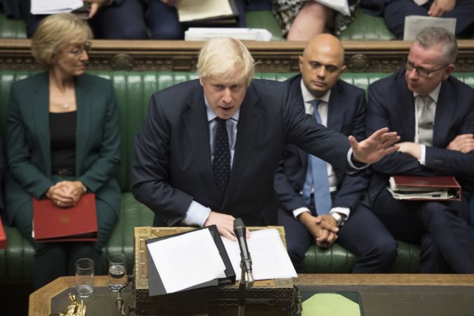 Parlament zamietol návrh britského premiéra Johnsona na predčasné voľby