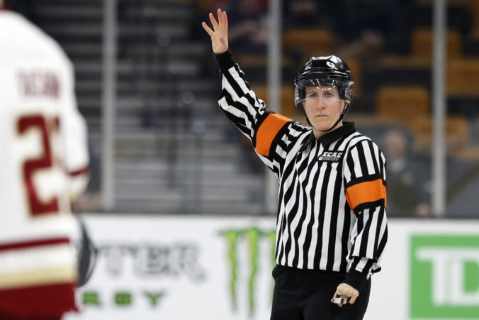 Prípravné zápasy v zámorskej NHL budú po prvý raz rozhodovať aj ženské rozhodkyne