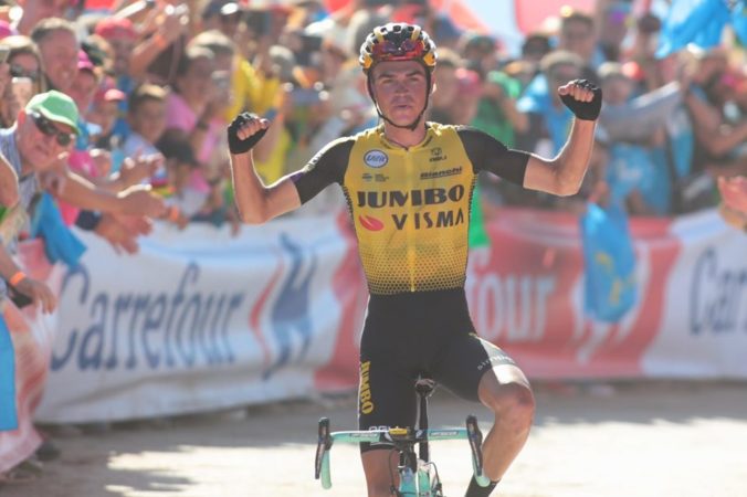 Video: Kuss triumfoval v 15. etape Vuelty, v celkovom poradí na čele stále Roglič