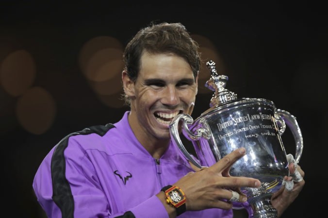 Video+foto: Nadal získal štvrtý titul na US Open, Medvedev v dramatickom finále nedovŕšil obrat z 0:2 na sety