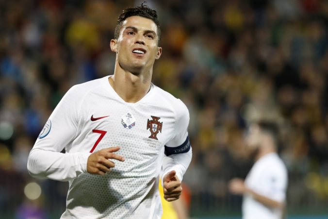Hviezdny Ronaldo sa v zápase kvalifikácie o postup na ME 2020 blysol štyrmi gólmi