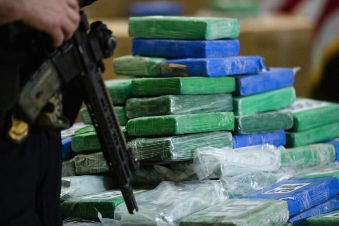 Muž z Los Angeles sa priznal k pašovaniu štyridsiatich kilogramov kokaínu do Austrálie