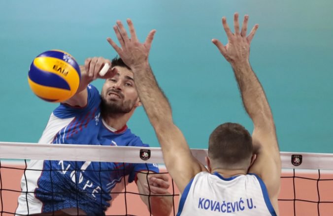 Slovenskí volejbalisti nezobrali Srbom ani set, na európskom šampionáte majú prvú prehru