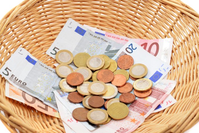 Pri zvýšení minimálnej mzdy na 580 eur ministerstvo práce argumentuje vývojom za roky 2018 a 2019