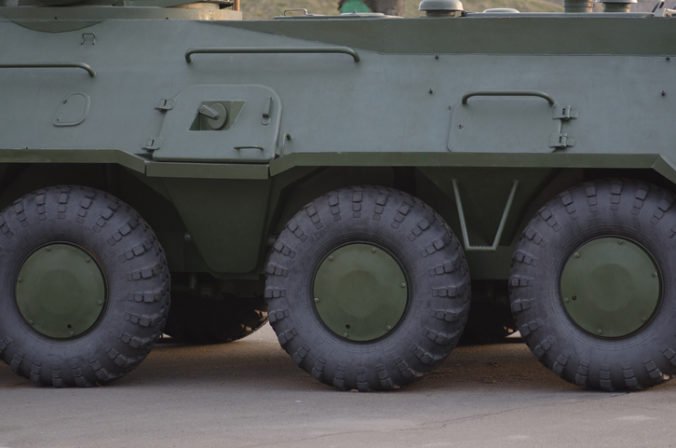 Úrad pre verejné obstarávanie kontroluje ďalší armádny tender, preveruje nákup transportérov 8×8